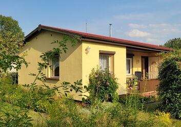 Kleingarten mit großem Gartenhaus bei Werneuchen nordöstlich von Berlin